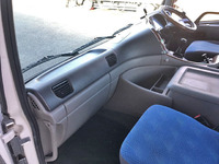 UDトラックスクオントレーラーヘッド（トラクターヘッド）大型（10t）[写真29]