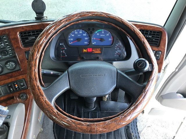 UDトラックスクオントレーラーヘッド（トラクターヘッド）大型（10t）[写真33]