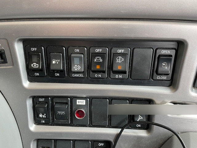 UDトラックスクオンアルミウイング大型（10t）[写真26]