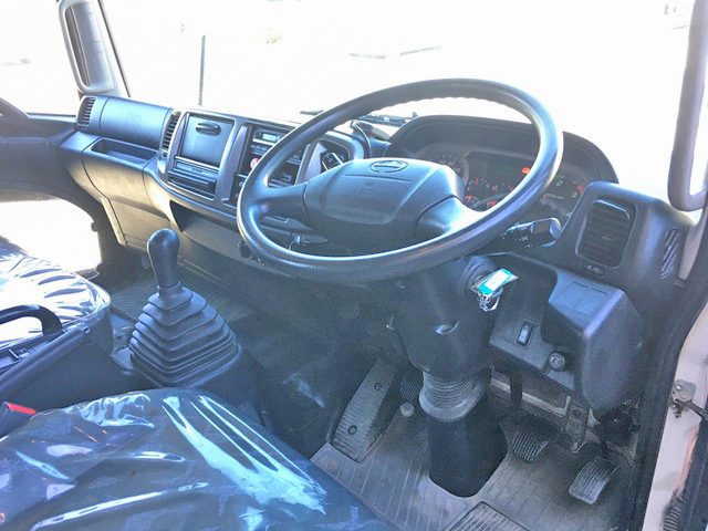 日野レンジャーユニック4段中型（4t）[写真35]