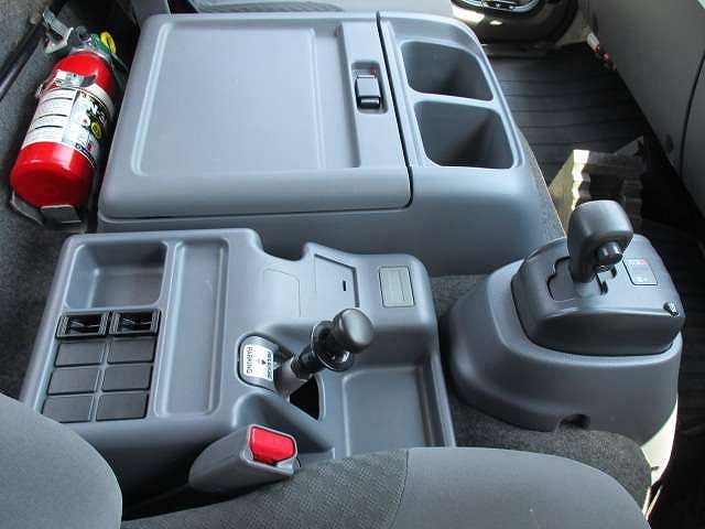 いすゞフォワード平ボディ増トン（6t・8t）[写真13]