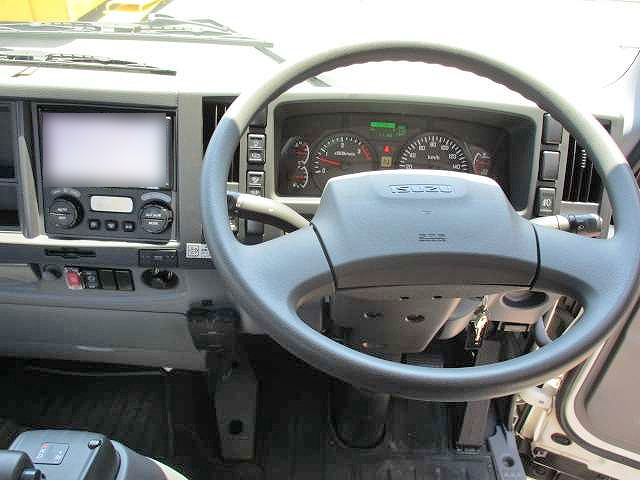 いすゞフォワード平ボディ増トン（6t・8t）[写真09]