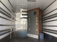 いすゞエルフ冷凍車（冷蔵車）小型（2t・3t）[写真04]