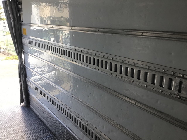 いすゞエルフ冷凍車（冷蔵車）小型（2t・3t）[写真05]