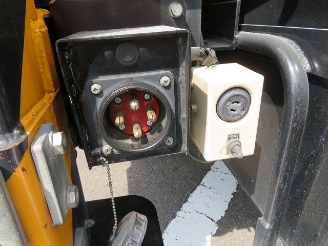 いすゞエルフ高所作業車小型（2t・3t）[写真28]