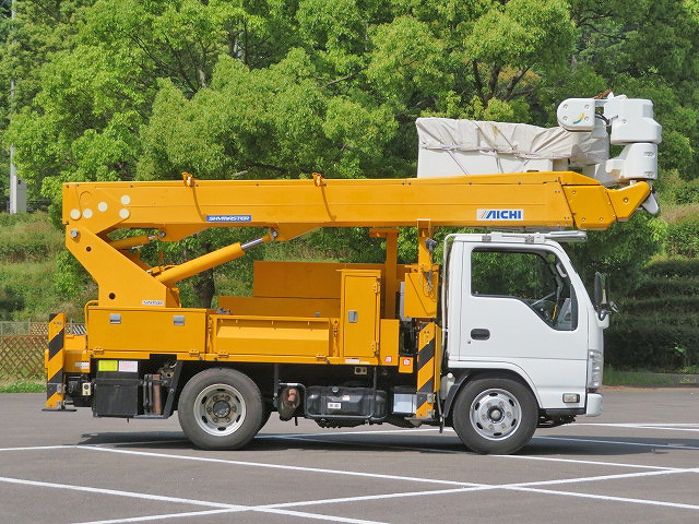 いすゞエルフ高所作業車小型（2t・3t）[写真04]