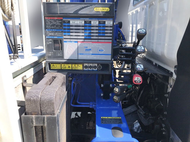 三菱ふそうキャンタークレーン4段小型（2t・3t）[写真11]