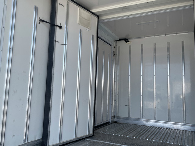 いすゞエルフ冷凍車（冷蔵車）小型（2t・3t）[写真11]