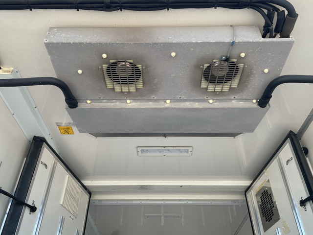 いすゞエルフ冷凍車（冷蔵車）小型（2t・3t）[写真13]