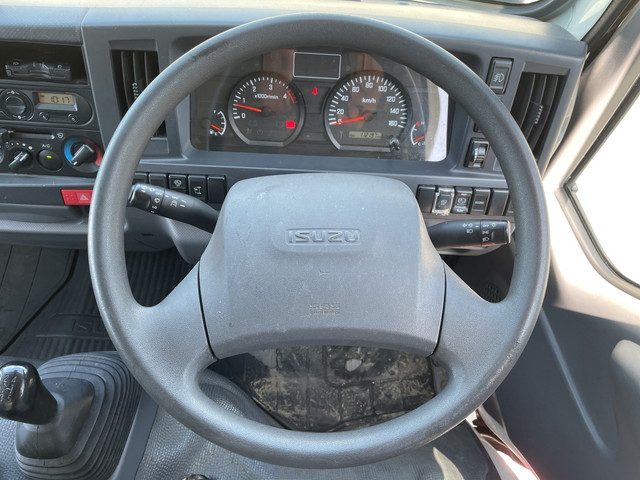 いすゞエルフ冷凍車（冷蔵車）小型（2t・3t）[写真38]