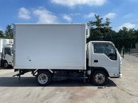 いすゞエルフ冷凍車（冷蔵車）小型（2t・3t）[写真07]