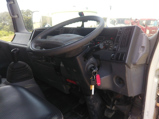 いすゞエルフユニック3段小型（2t・3t）[写真32]