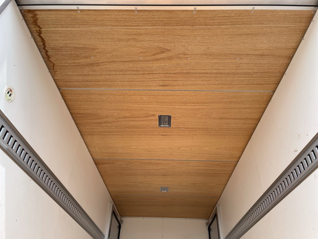 いすゞエルフアルミバン小型（2t・3t）[写真10]