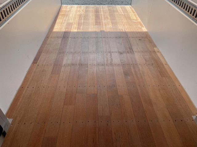 いすゞエルフアルミバン小型（2t・3t）[写真14]