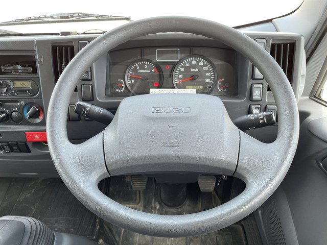 いすゞエルフアルミバン小型（2t・3t）[写真32]