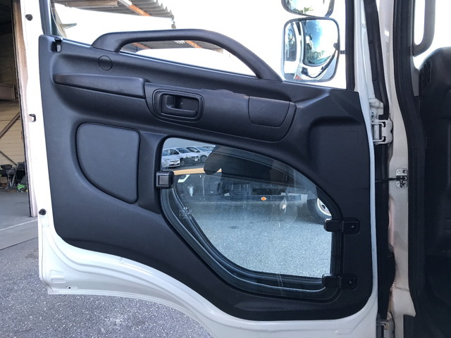 日野レンジャー平ボディ中型（4t）[写真23]