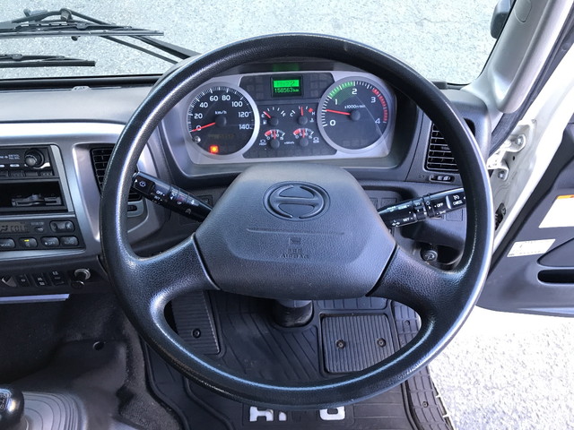 日野レンジャー平ボディ中型（4t）[写真31]