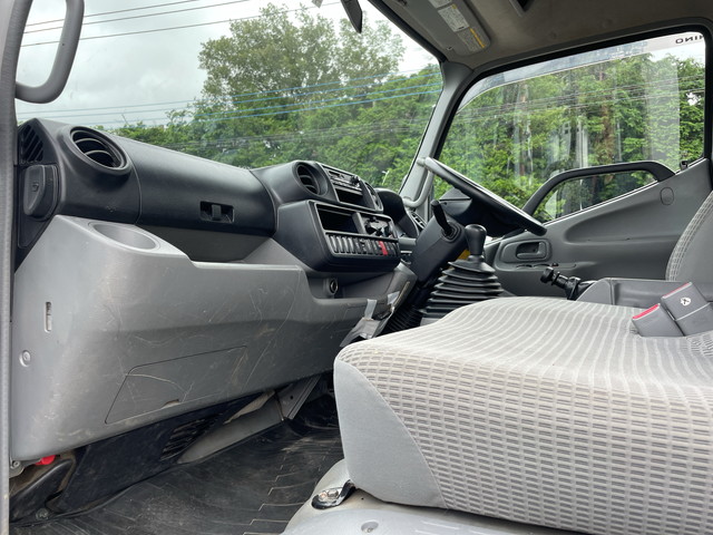 日野デュトロ平ボディ小型（2t・3t）[写真28]