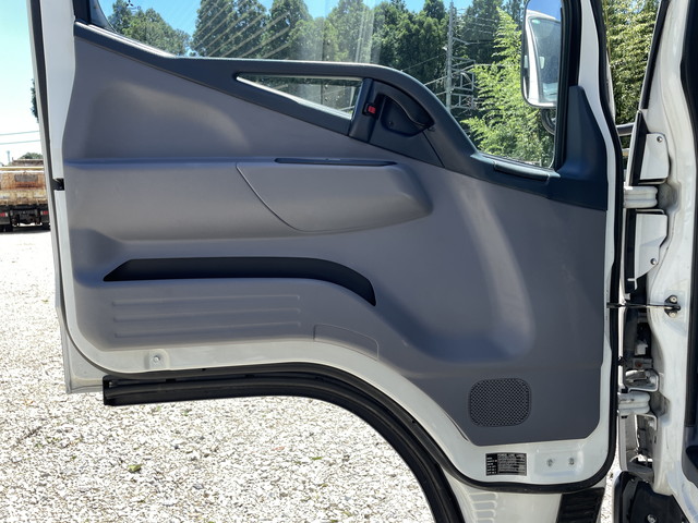 三菱ふそうキャンターアルミバン小型（2t・3t）[写真25]