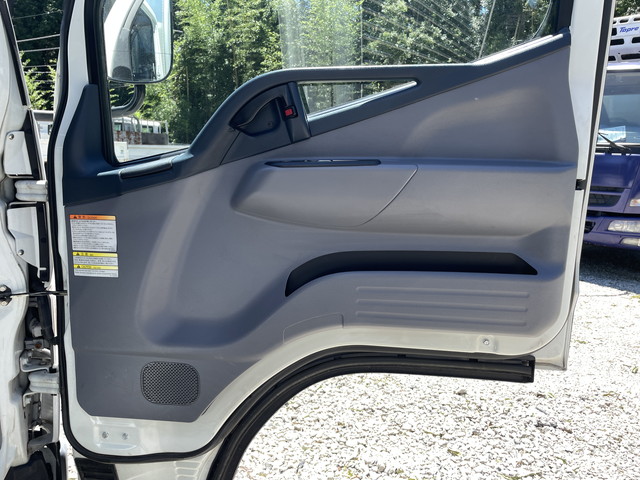 三菱ふそうキャンターアルミバン小型（2t・3t）[写真26]