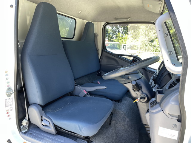 三菱ふそうキャンターアルミバン小型（2t・3t）[写真28]