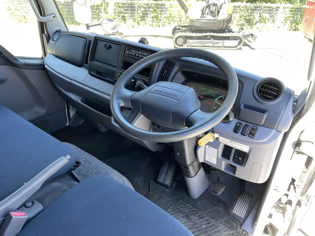 三菱ふそうキャンターアルミバン小型（2t・3t）[写真30]