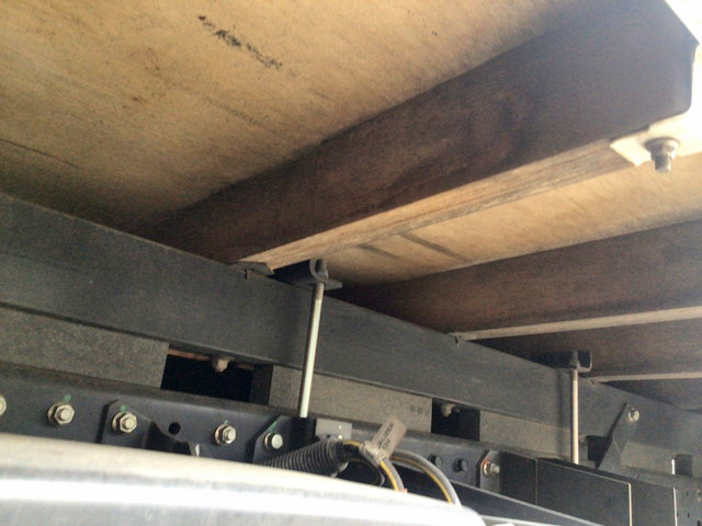 三菱ふそうキャンター平ボディ小型（2t・3t）[写真16]