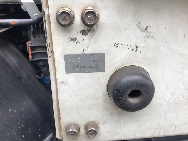 三菱ふそうキャンター平ボディ小型（2t・3t）[写真08]