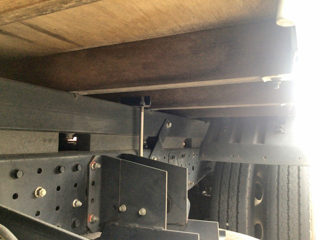 三菱ふそうキャンター平ボディ小型（2t・3t）[写真09]