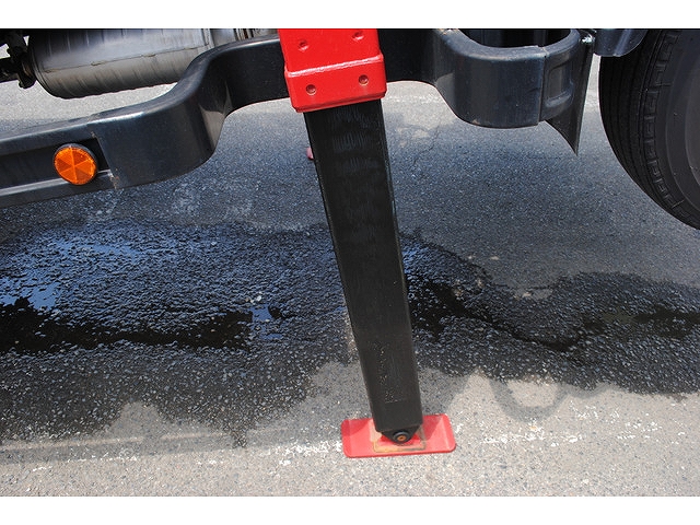 三菱ふそうキャンターセルフクレーン4段小型（2t・3t）[写真17]