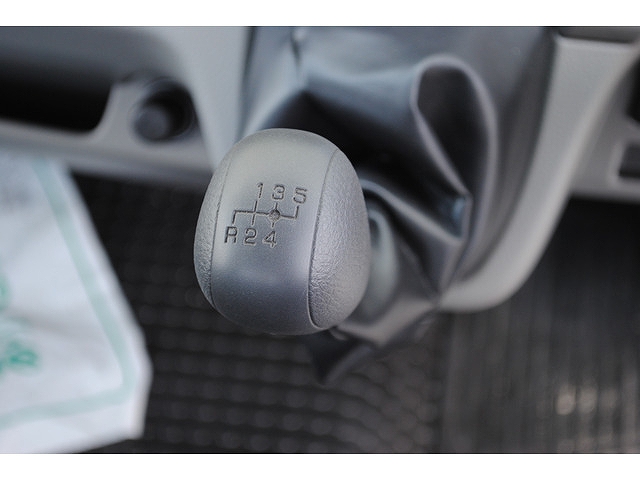 三菱ふそうキャンターセルフクレーン4段小型（2t・3t）[写真36]