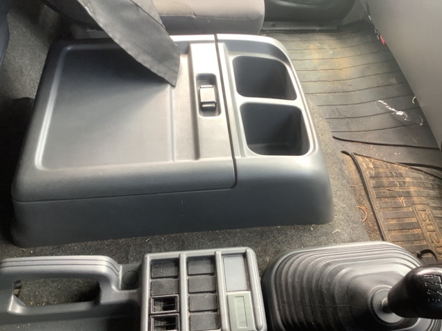 いすゞフォワードアルミウイング中型（4t）[写真22]