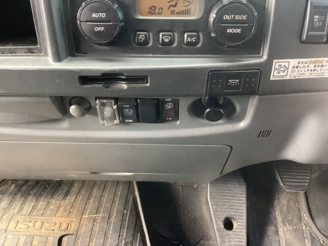 いすゞフォワードアルミウイング中型（4t）[写真24]