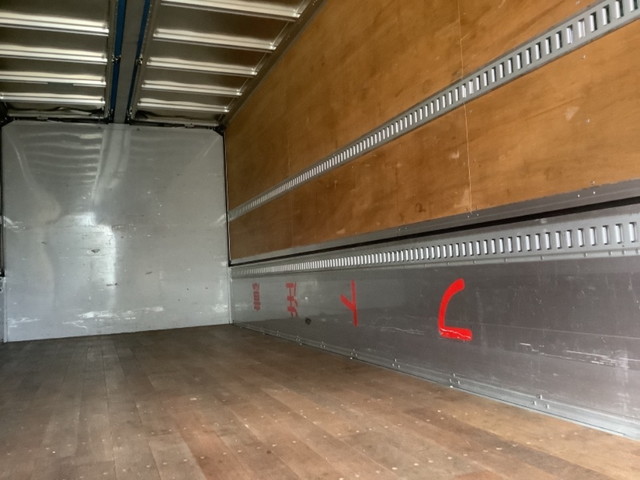 いすゞフォワードアルミウイング中型（4t）[写真04]