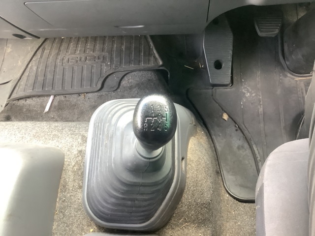 いすゞフォワードアルミウイング中型（4t）[写真27]