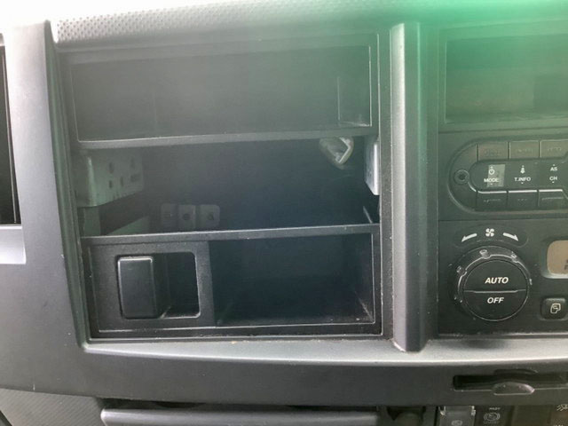 いすゞフォワードアルミウイング中型（4t）[写真32]