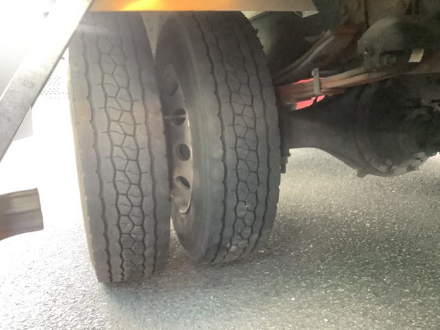 いすゞフォワードアルミウイング中型（4t）[写真10]