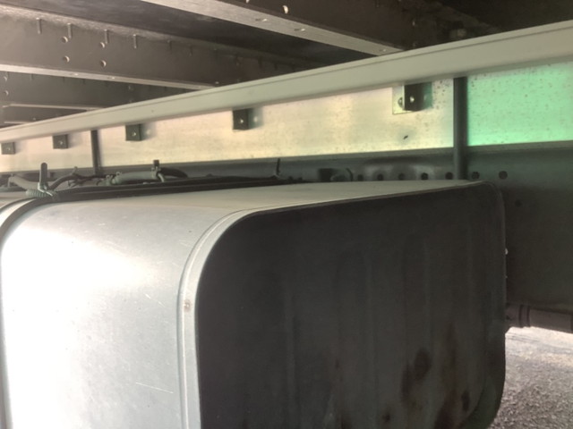 いすゞフォワードアルミウイング中型（4t）[写真12]