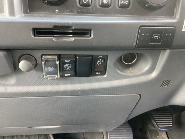 いすゞフォワードアルミウイング中型（4t）[写真30]