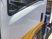 UDトラックスコンドルクレーン3段小型（2t・3t）[写真04]