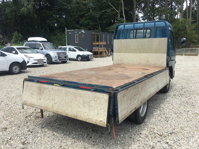 三菱ふそうキャンター平ボディ小型（2t・3t）[写真13]