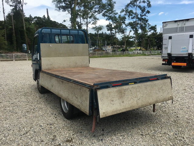 三菱ふそうキャンター平ボディ小型（2t・3t）[写真14]