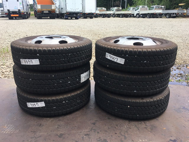 三菱ふそうキャンター平ボディ小型（2t・3t）[写真17]