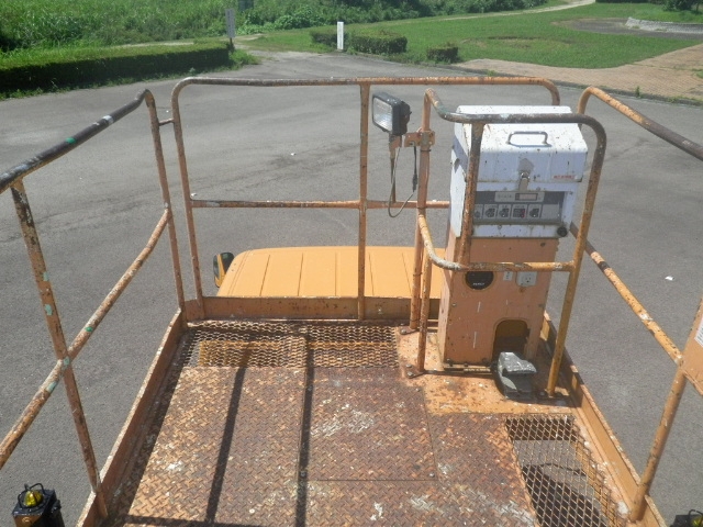 三菱ふそうキャンター高所作業車小型（2t・3t）[写真11]