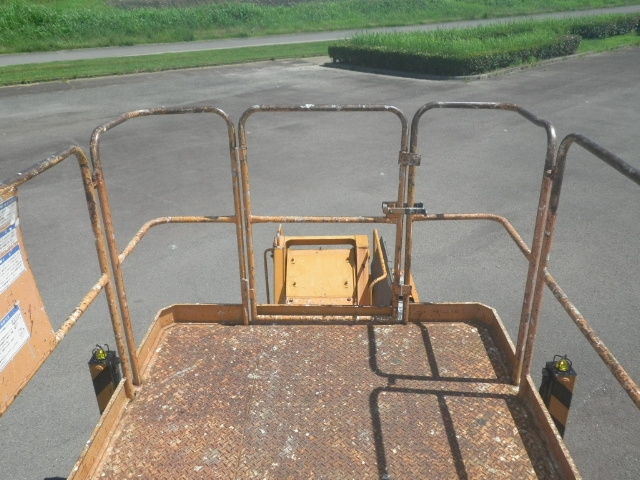 三菱ふそうキャンター高所作業車小型（2t・3t）[写真12]