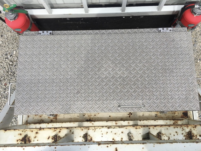 三菱ふそうキャンターガッツ平ボディ小型（2t・3t）[写真11]