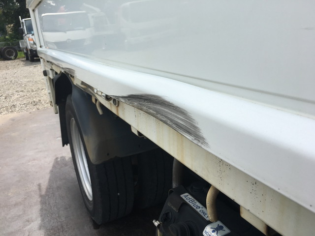 三菱ふそうキャンターガッツ平ボディ小型（2t・3t）[写真17]