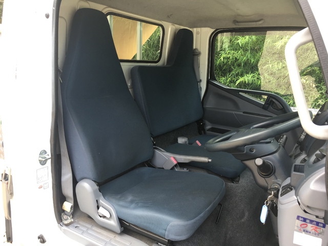 三菱ふそうキャンターガッツ平ボディ小型（2t・3t）[写真29]