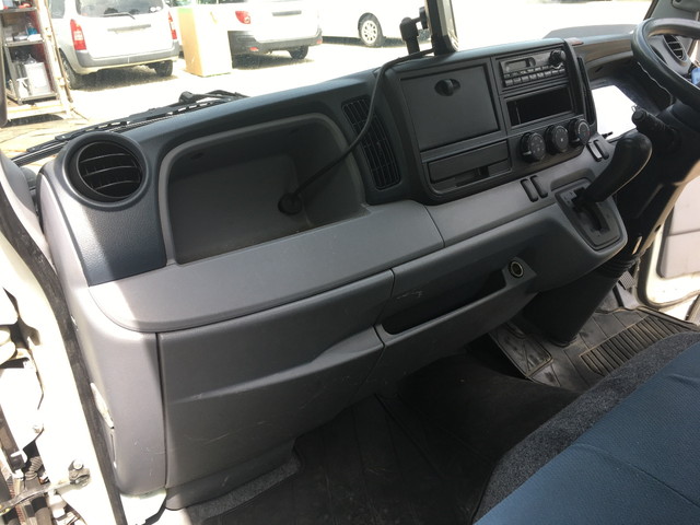 三菱ふそうキャンターガッツ平ボディ小型（2t・3t）[写真30]