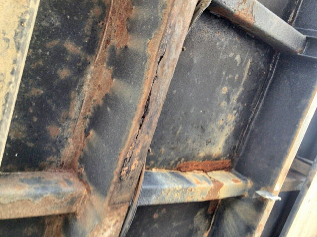 UDトラックスクオンダンプ大型（10t）[写真11]